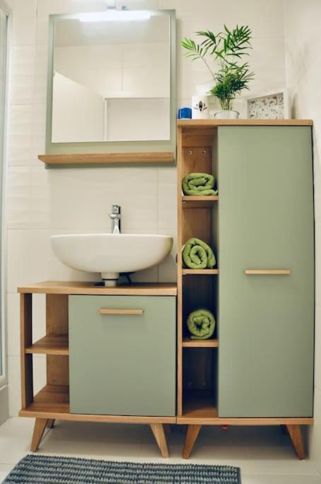New Studio Apartment In Central Budapest - Free Parking Bagian luar foto